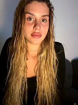 EmiliaCatalina online show from December 15, 11:43 pm