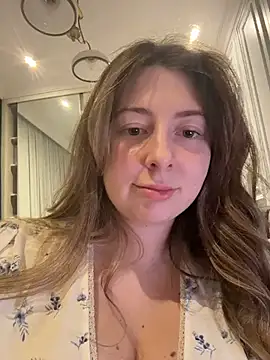 curvyflawless online show from April 17, 6:32 pm