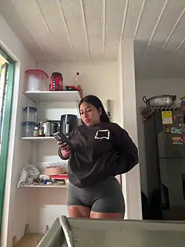 emmyjhonson07 online show from February 16, 1:11 pm