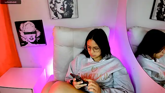 SamanthaRoldaan online show from April 20, 6:11 pm