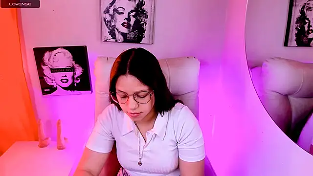 SamanthaRoldaan online show from March 21, 3:39 pm