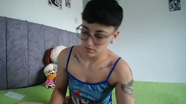 linda 33 online show from March 13, 9:05 pm