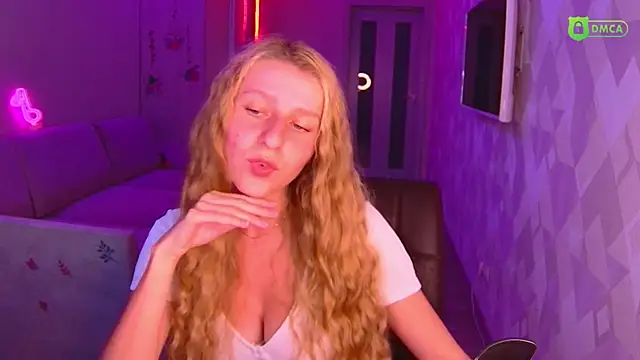 Snapshot of AmaliaQueen chatting on October 27, 2:12 pm AmaliaQueen online show from October 27, 2:12 pm