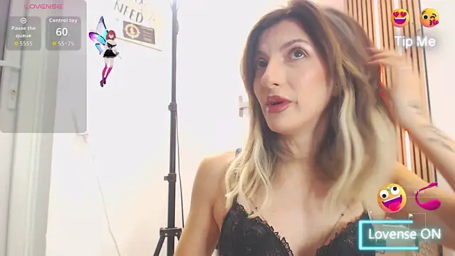 RileyLanna online show from November 28, 5:10 am