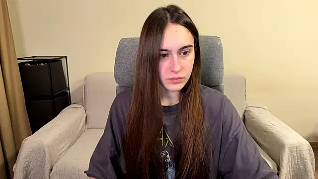 AliceKolltt online show from April 6, 8:32 pm