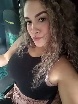 Sara smiiith211 online show from March 24, 9:53 pm