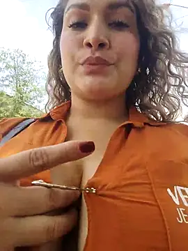 Sara smiiith211 online show from April 6, 3:13 pm