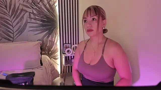 Samaantha-White online show from April 11, 11:25 am