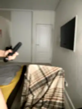 HoneySweetBee online show from November 8, 9:09 pm