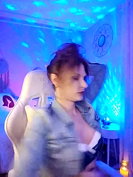 Luna Kitanna online show from February 16, 10:20 pm