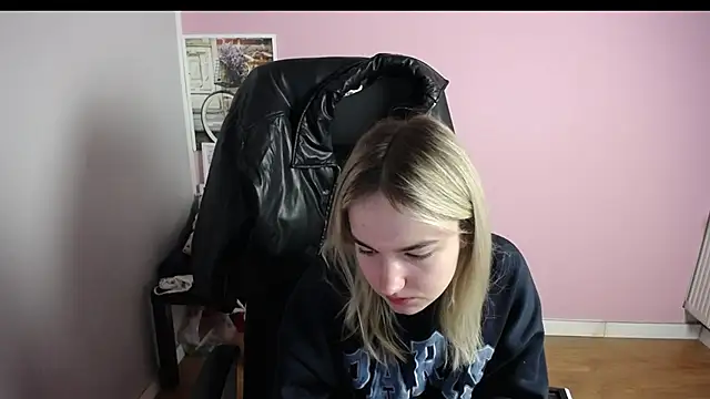 viktoria lovely online show from February 16, 6:35 am