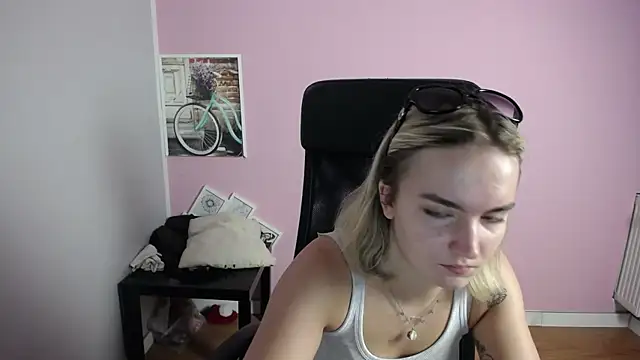 viktoria lovely online show from June 23, 7:17 am