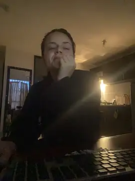 Scarletleon77 online show from March 26, 11:06 pm