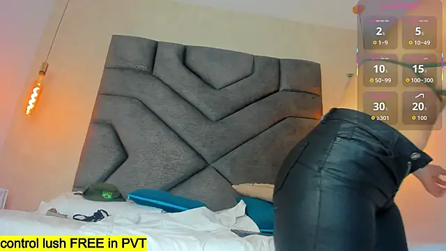 Liinda Saenz online show from October 27, 1:39 pm