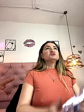 Snapshot of antonella87 chatting on October 7, 10:47 pm antonella87 online show from October 7, 10:47 pm