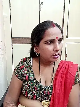 Snapshot of reemacouple007 chatting on October 13, 7:44 am reemacouple007 online show from October 13, 7:44 am