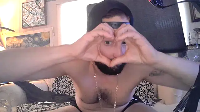 Makethatpussypurr online show from May 27, 5:32 pm