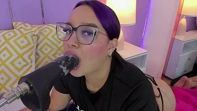 SophyRuiz  online show from April 23, 12:01 pm