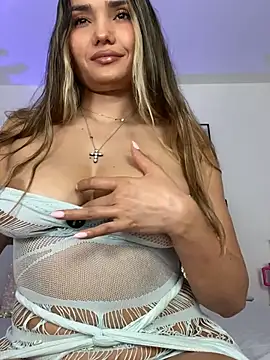 exoticcute online show from March 25, 4:43 pm