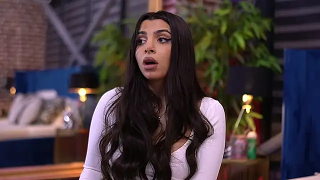 NicoleCellini online show from November 15, 7:15 pm