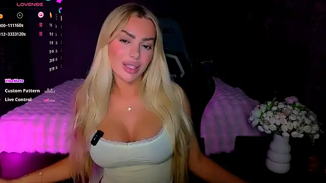 babyleilaa online show from June 12, 8:06 pm