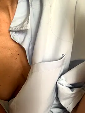 EmySkinny85 online show from December 3, 10:17 am