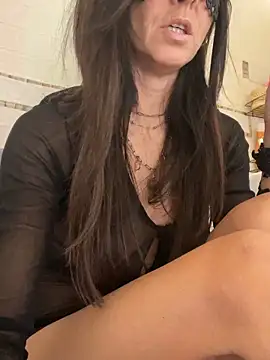 EmySkinny85 online show from February 9, 9:06 pm