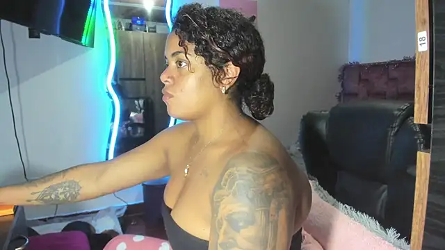 ladyrd1 online show from January 17, 5:59 am