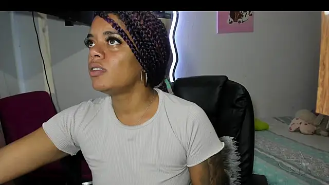 ladyrd1 online show from November 27, 2:47 am