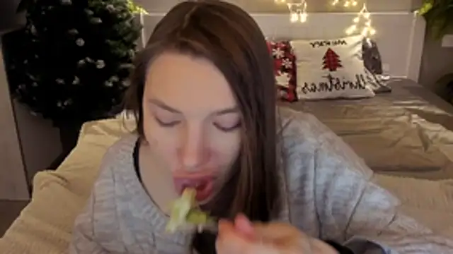 IceDanielles online show from January 10, 1:49 pm