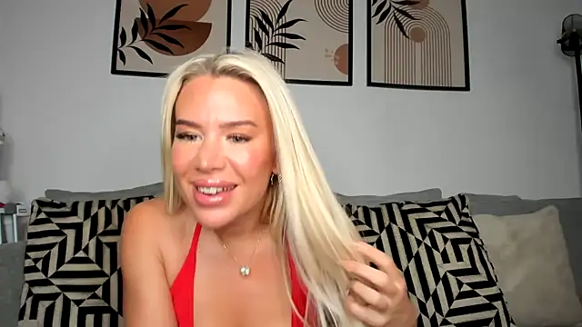 Snapshot of Alexia-Lee chatting on October 19, 8:33 pm Alexia-Lee online show from October 19, 8:33 pm