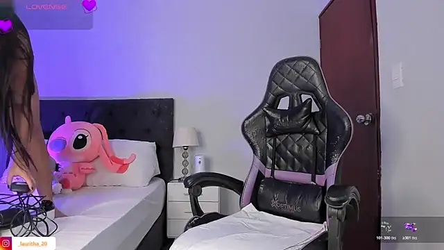 evelyn 23 online show from April 5, 1:15 am