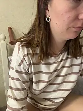 BeatriceTender online show from March 31, 7:03 pm