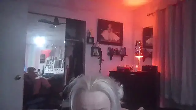 TiaDunn online show from April 5, 8:46 am