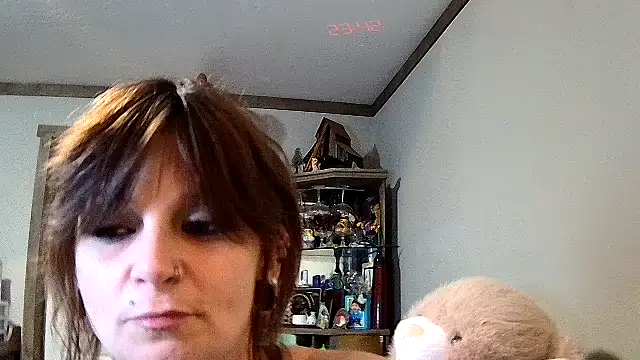 ZeelaXoXo online show from February 19, 5:40 am