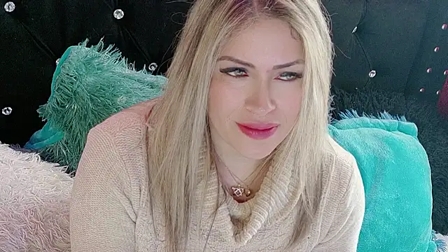 Natalia Montoya online show from December 15, 5:51 pm