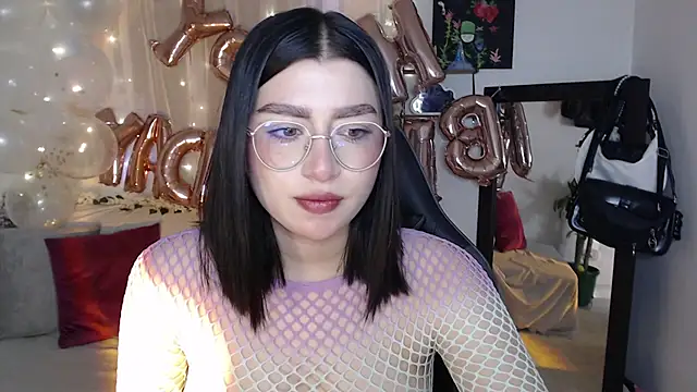 mily thomson b  online show from September 12, 8:38 pm