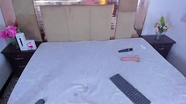 LizBrook online show from December 5, 7:48 pm