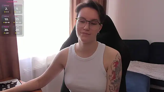 JessieFlower online show from May 6, 7:45 am