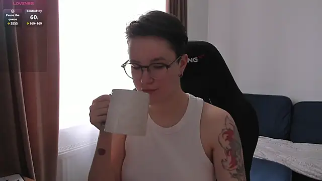 JessieFlower online show from May 13, 8:09 am