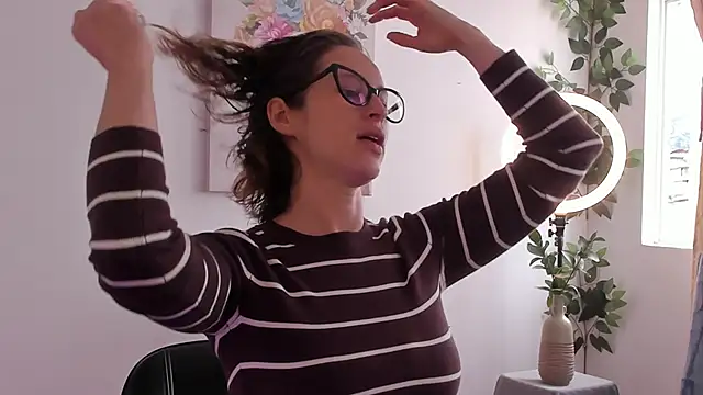 cuddlingbunny online show from March 29, 8:30 pm