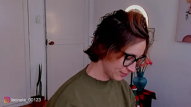 cuddlingbunny online show from December 19, 6:33 pm