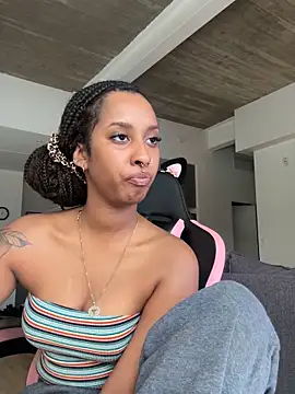 Your Paris online show from December 3, 8:00 pm