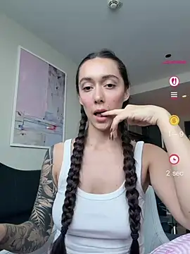 emiliasommer online show from June 19, 3:48 pm