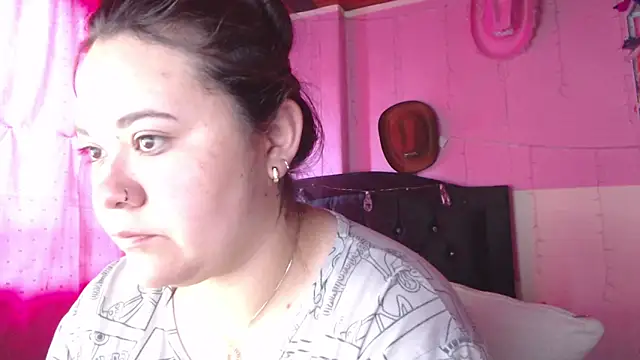 NikkiRous  online show from February 17, 1:21 pm