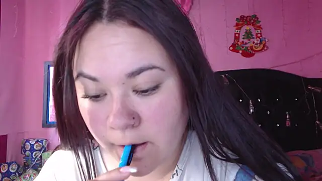 NikkiRous  online show from December 18, 4:12 pm