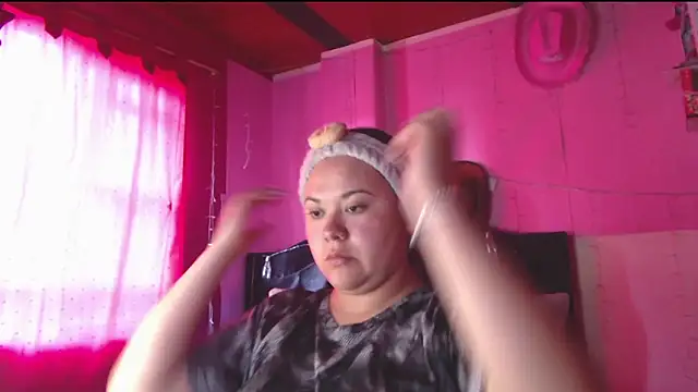 NikkiRous  online show from April 13, 1:34 pm