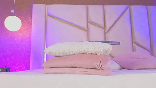 AilishBenson online show from March 30, 8:08 pm