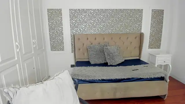 KimWessel  online show from October 29, 8:00 pm