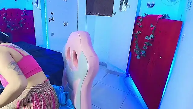 miahernadez303av online show from September 12, 2:23 am